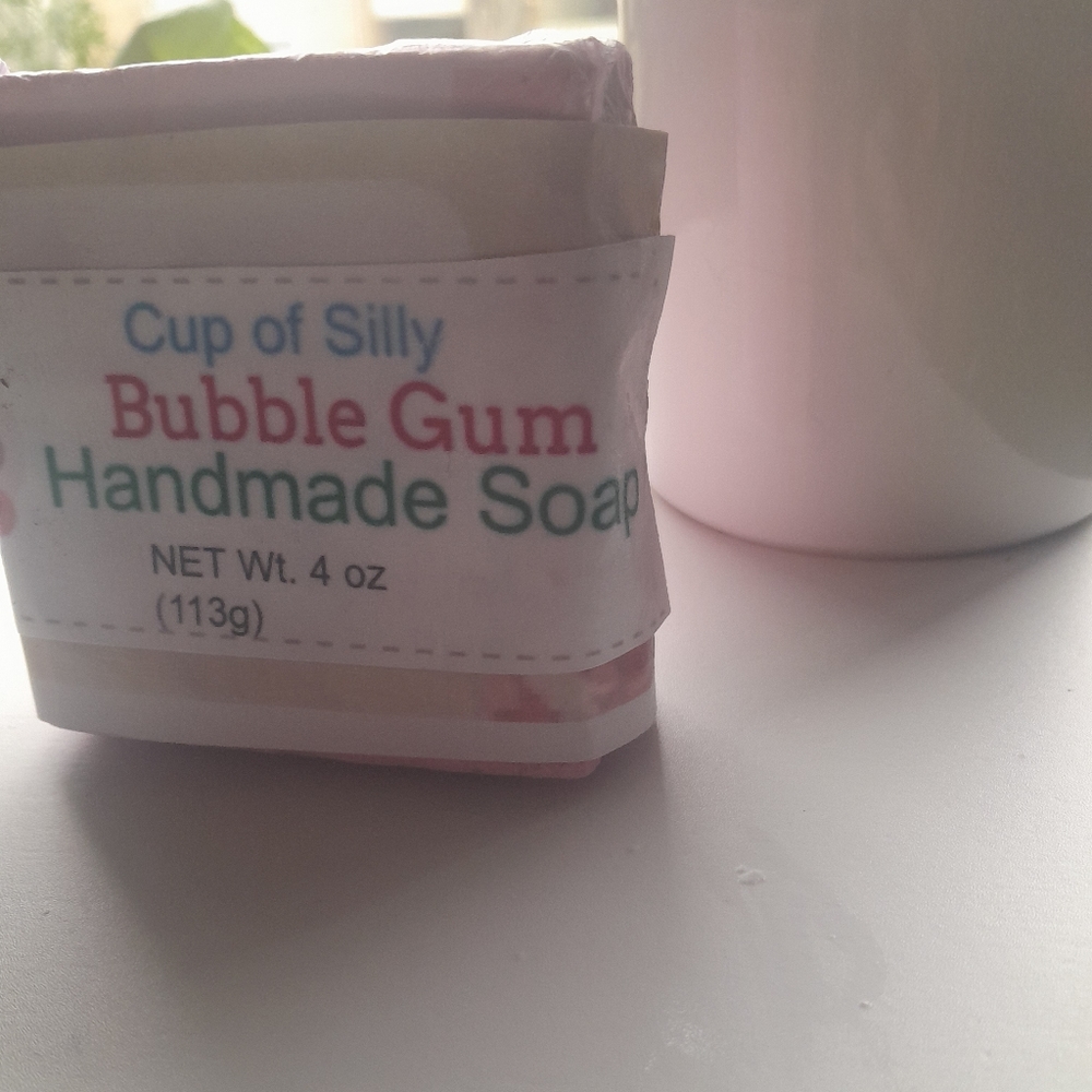 HANDCRAFTED Bubble gum 4OZ SOAP